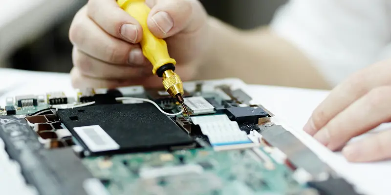 La Importancia de hacer mantenimiento a las computadoras La Importancia de hacer mantenimiento a las computadoras